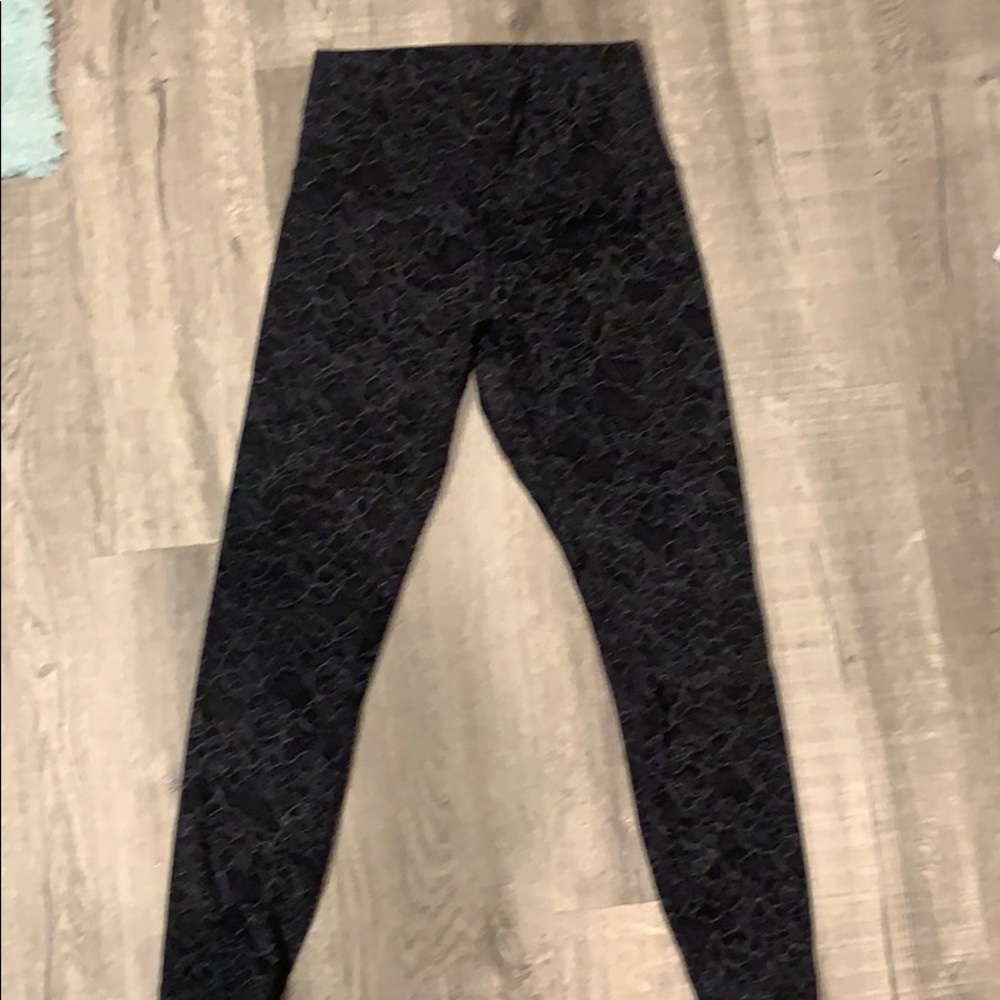 EUC Lululemon Align Leggings size 6